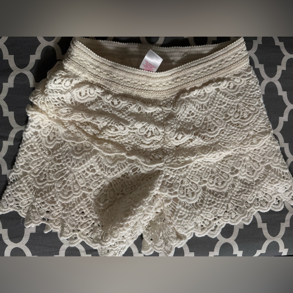 Justice Cream Lace Scallop Shorts